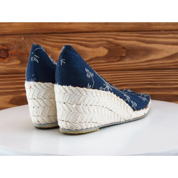 Evan Picone Size 6.5 Peep Toe Heel Blue Fabric M Width - Picture 6 of 10